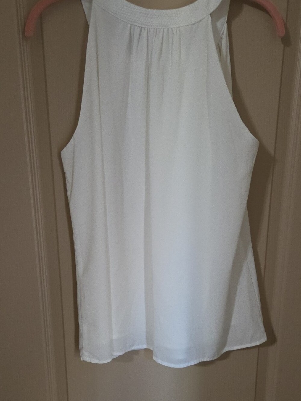 Skies Are Blue White Textured Yoke Sleeveless Keyhole Cami - Picture 3 of 4